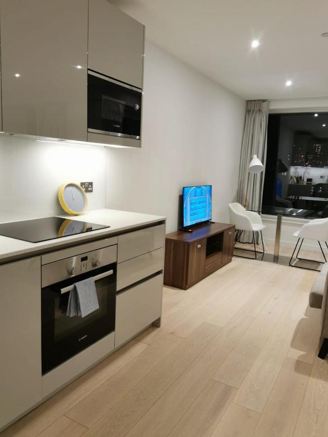 Comfy 1 Bed Studio 1 Minute From Train Station Leilighet London Eksteriør bilde