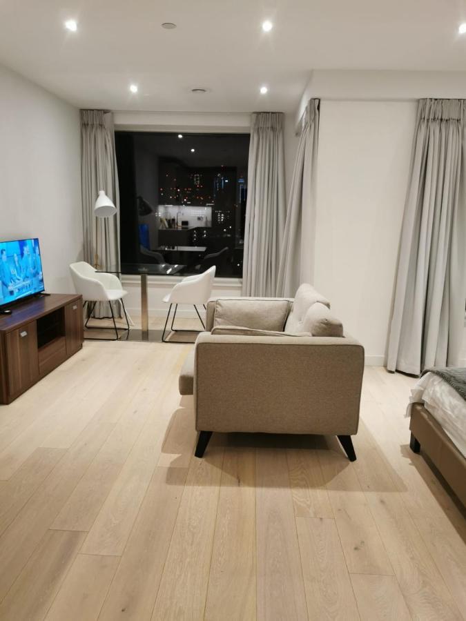 Comfy 1 Bed Studio 1 Minute From Train Station Leilighet London Eksteriør bilde